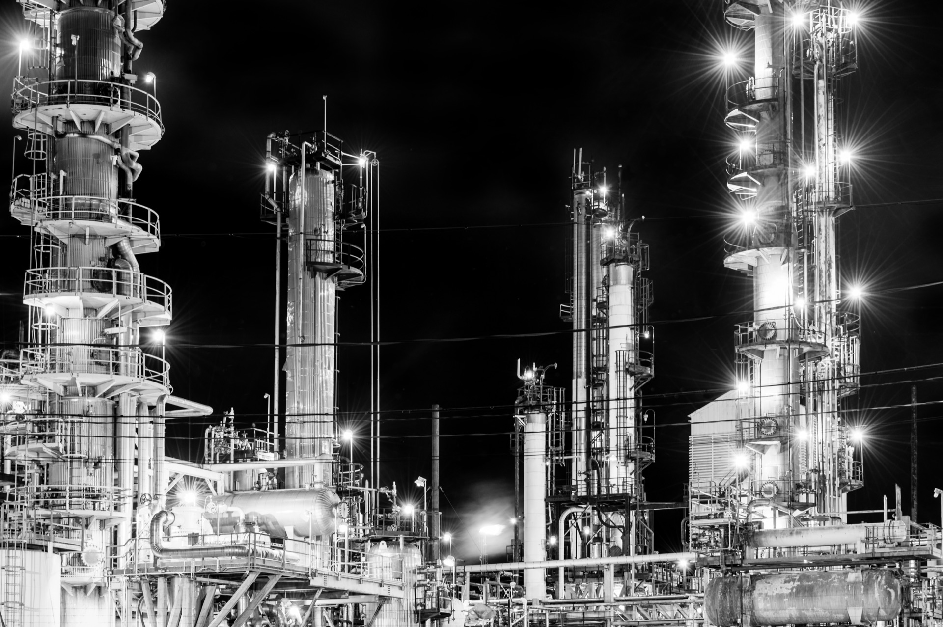 Modular process plant at night representing Chemie-Tech's refining and process infrastructure capability